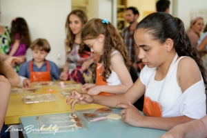 ילדים בסדנת שוקולד